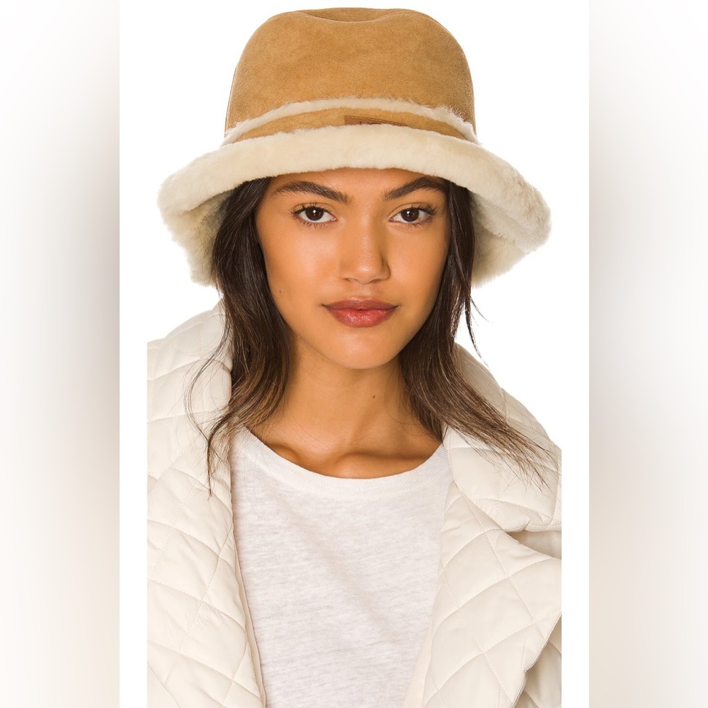 sheepskin bucket hat // ugg